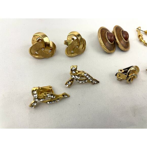 VTG Lot of 12 Assorted Gold Toned Clip-on Earrings Signed Trifari SaraCov Napier - Picture 3 of 16